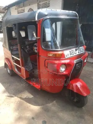 Bajaj RE 2019