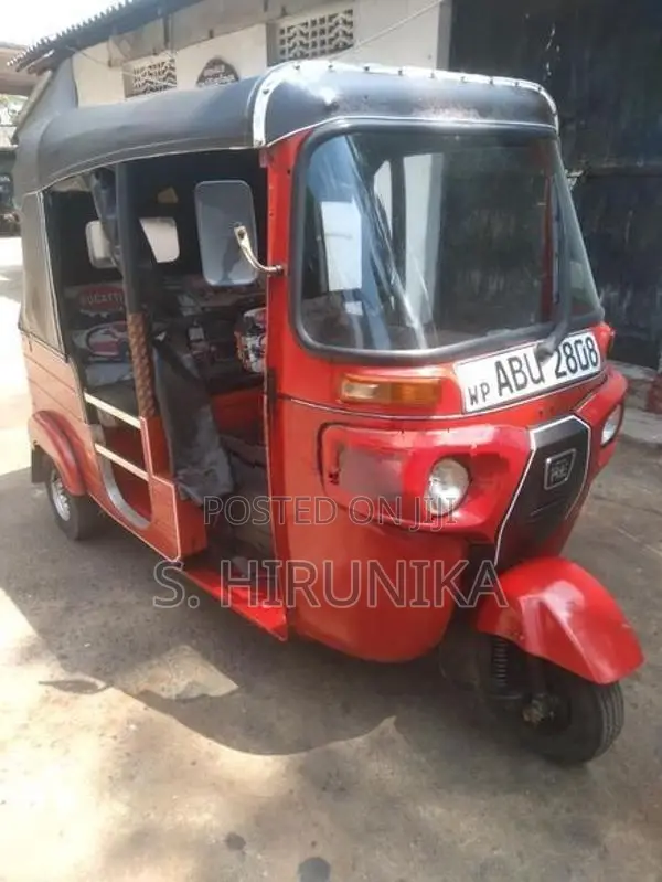 Bajaj RE 2019