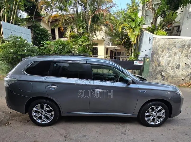 Mitsubishi Outlander 2015
