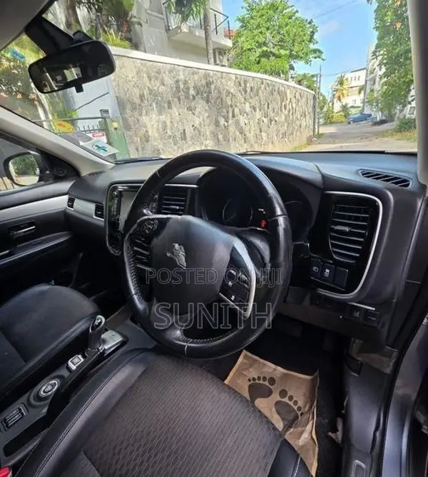 Mitsubishi Outlander 2015