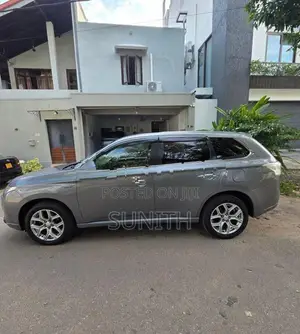 Mitsubishi Outlander 2015