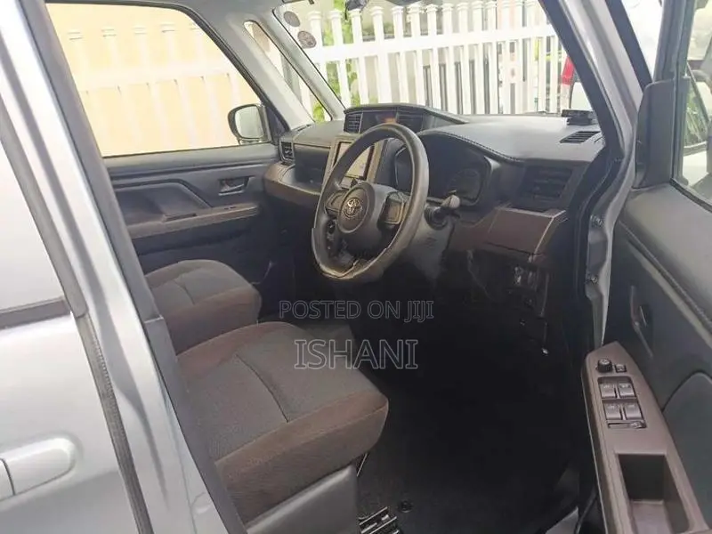 Toyota Roomy 2023