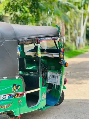 Bajaj RE 2005
