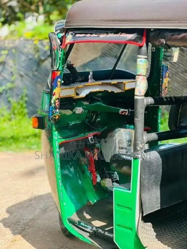 Bajaj RE 2005