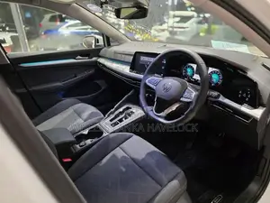 Volkswagen Golf eTsi Active 2023