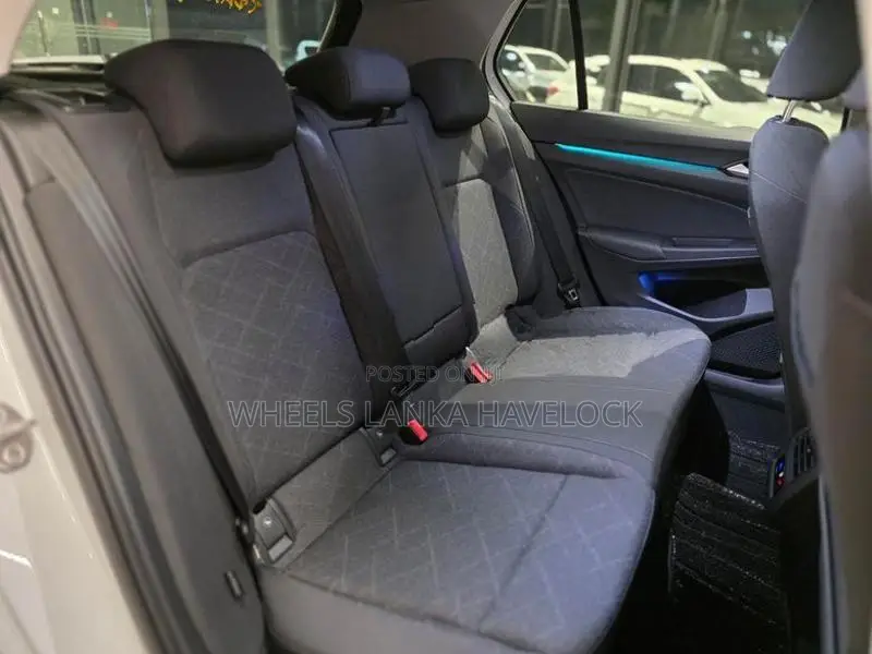 Volkswagen Golf eTsi Active 2023