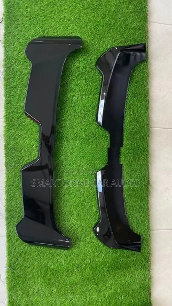 Toyota Raize Spoiler Piano Black