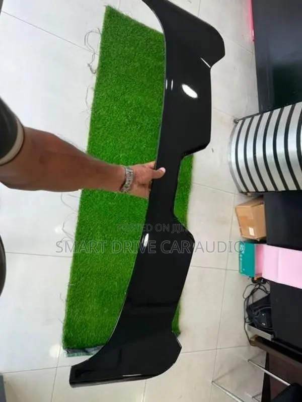 Toyota Raize Spoiler Piano Black