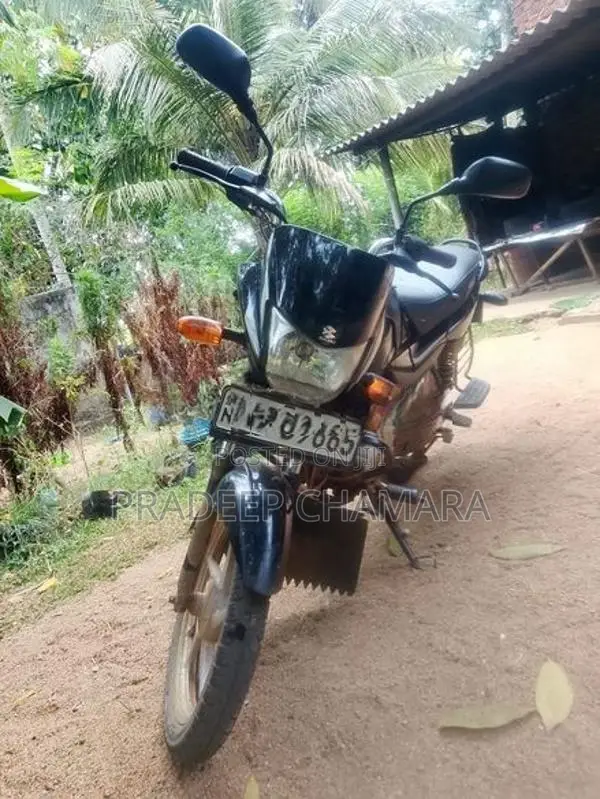 Bajaj Platina 100 2017