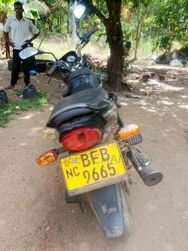 Bajaj Platina 100 2017