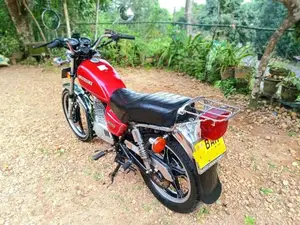 Suzuki GN 125 2013