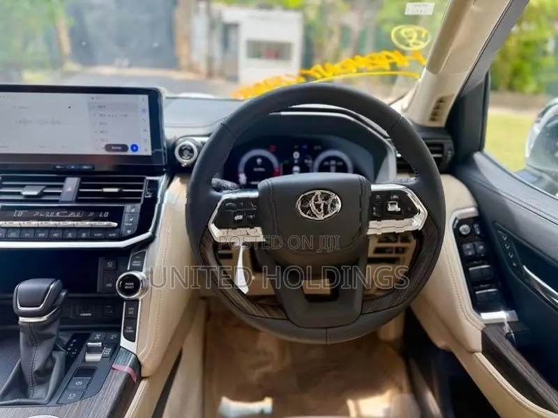 Toyota Land Cruiser Sahara LC300 ZX V6 2026
