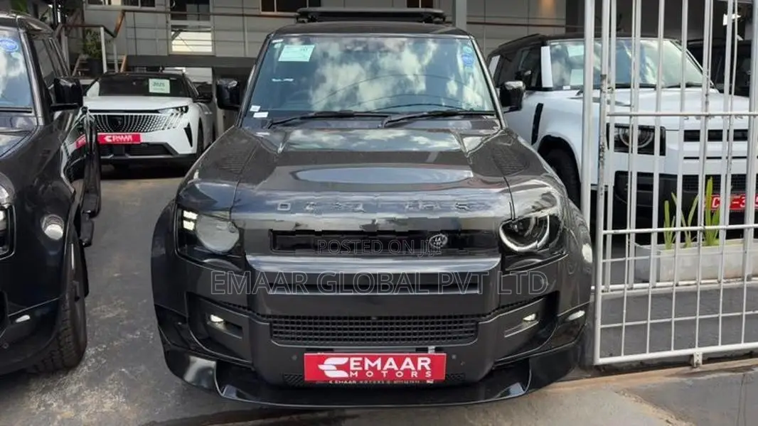 Land Rover Defender Fully loaded 2026