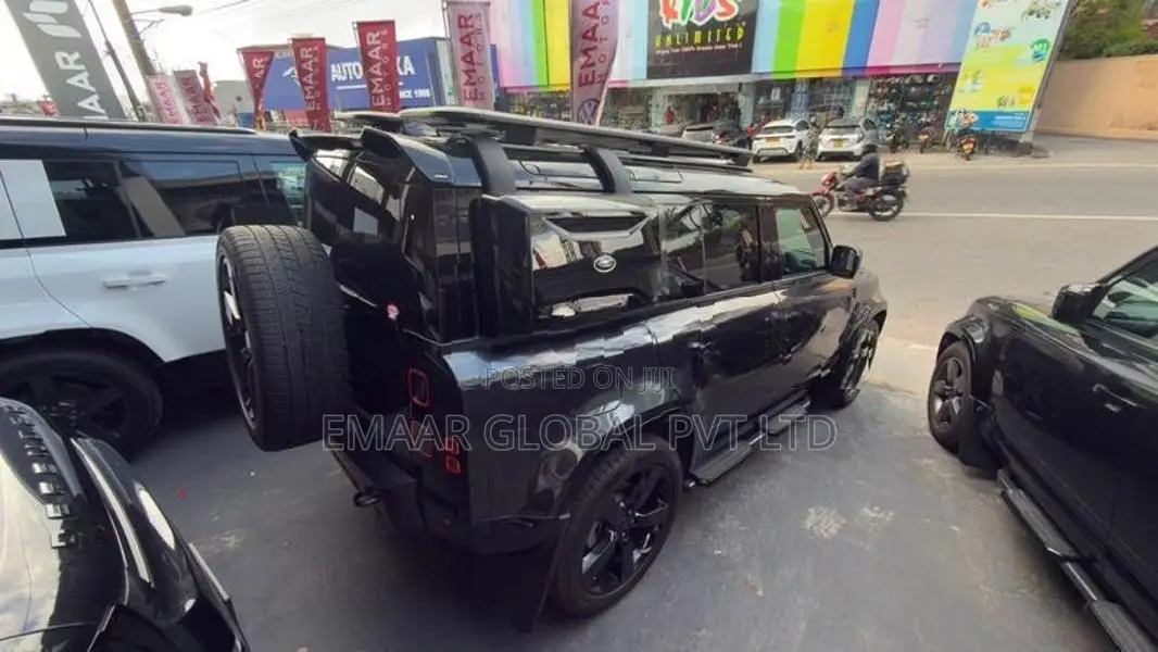 Land Rover Defender Fully loaded 2026