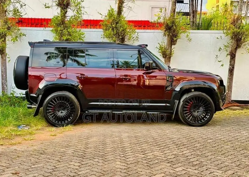 Land Rover Defender P300e Sedona Limited 2025
