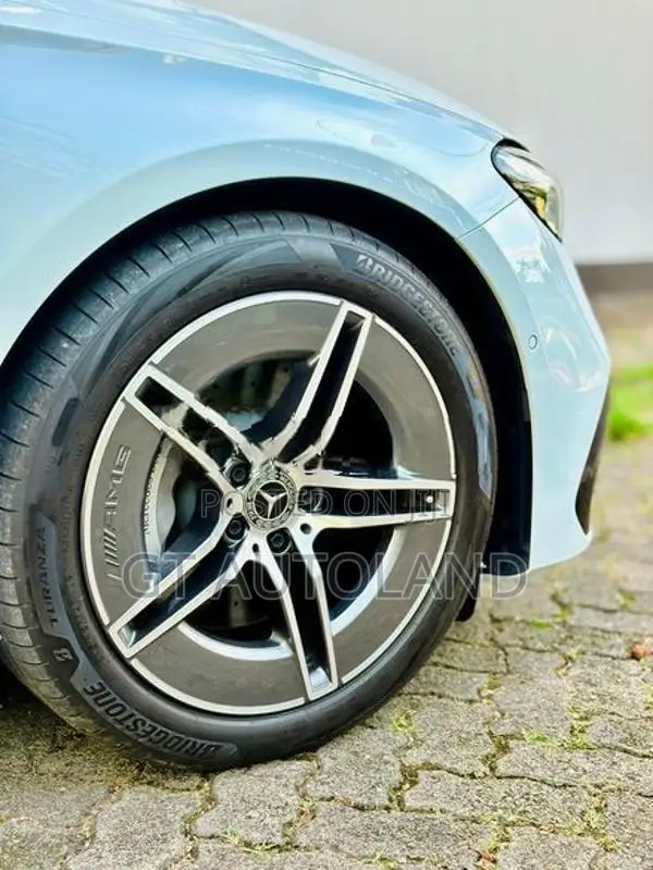 Mercedes Benz E200 AMG Premium Plus 2025