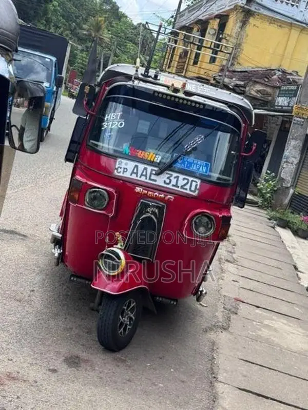 Bajaj RE 205 2012