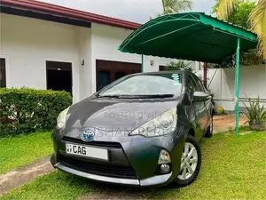 Toyota Aqua Prius C 2014