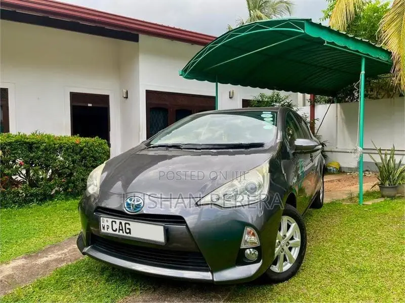 Toyota Aqua Prius C 2014
