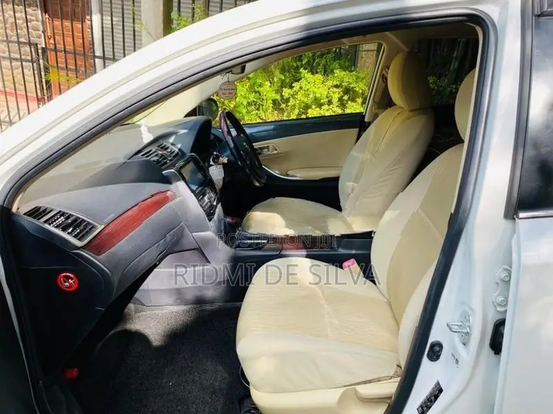Toyota Premio 2017