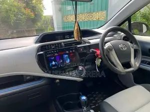 Toyota Aqua Prius C 2014