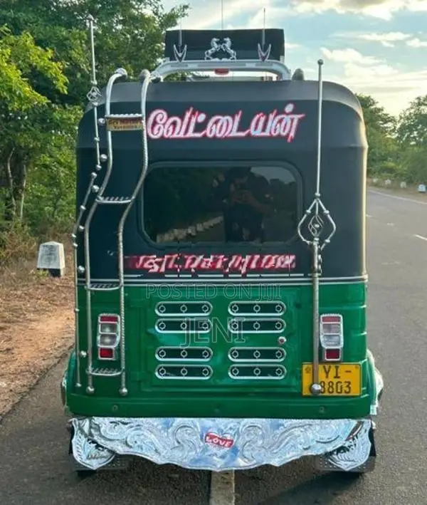 Bajaj RE 2011