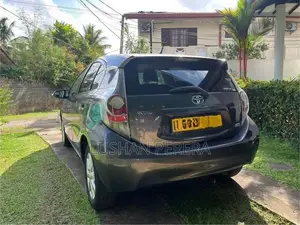 Toyota Aqua Prius C 2014