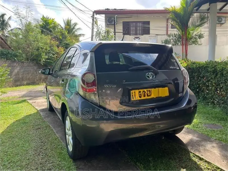 Toyota Aqua Prius C 2014