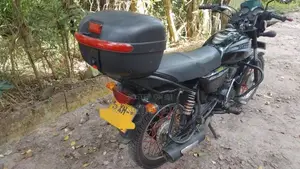 Bajaj Boxer 2012