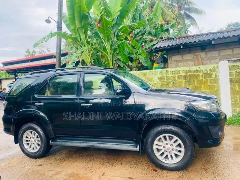 Toyota Fortuner 2013
