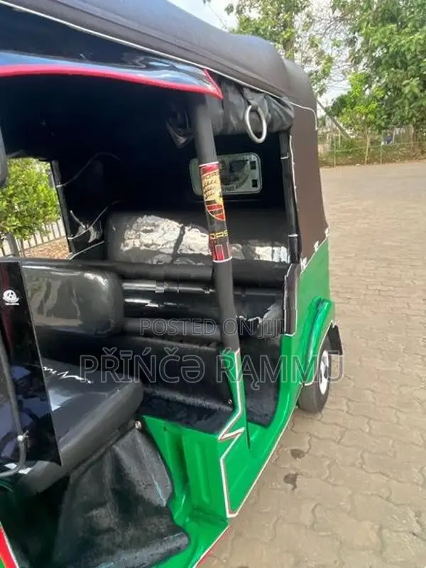 Bajaj RE 2010