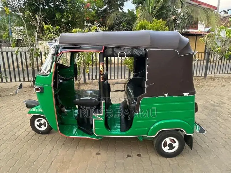 Bajaj RE 2010