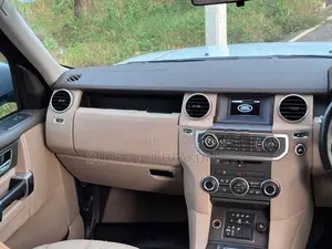 Land Rover Discovery 4S 2016
