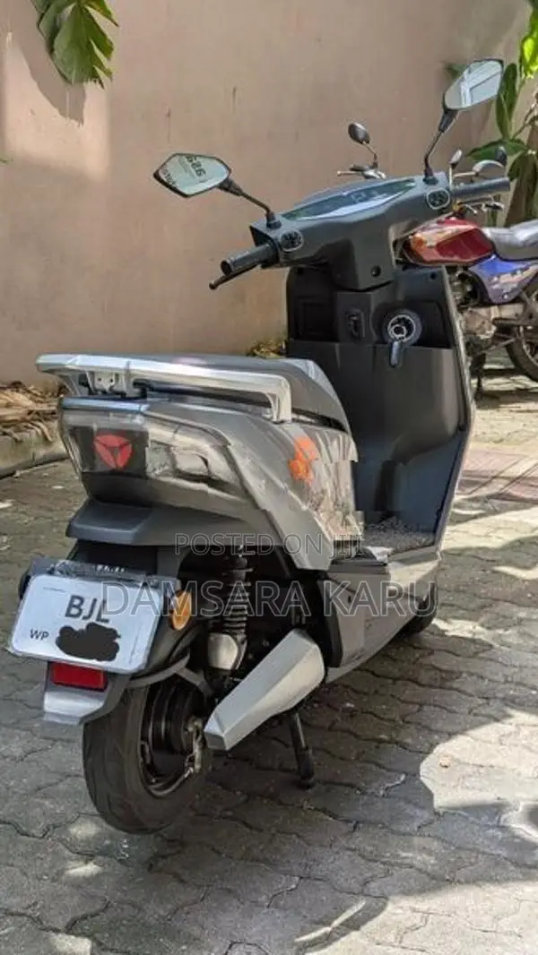 Yadea T5 1.2kW 2024