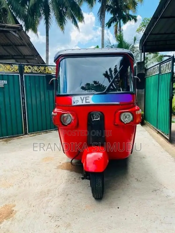 Bajaj RE Three Wheeler 2010