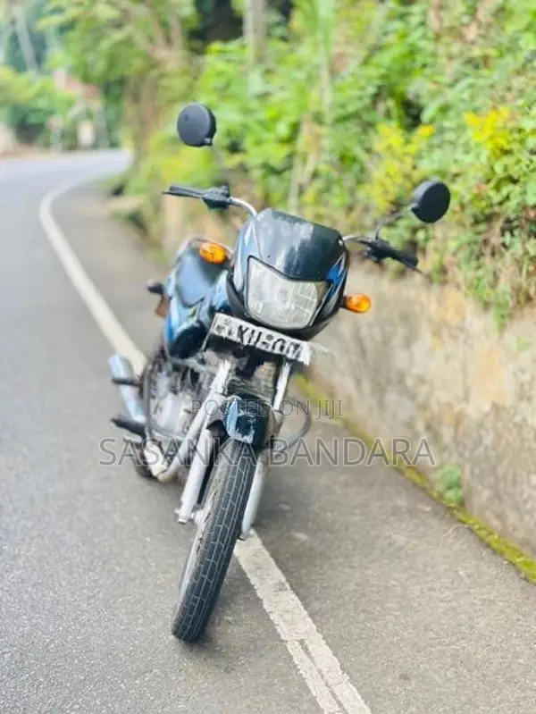 Bajaj CT100 2012