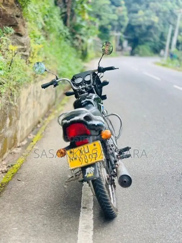 Bajaj CT100 2012