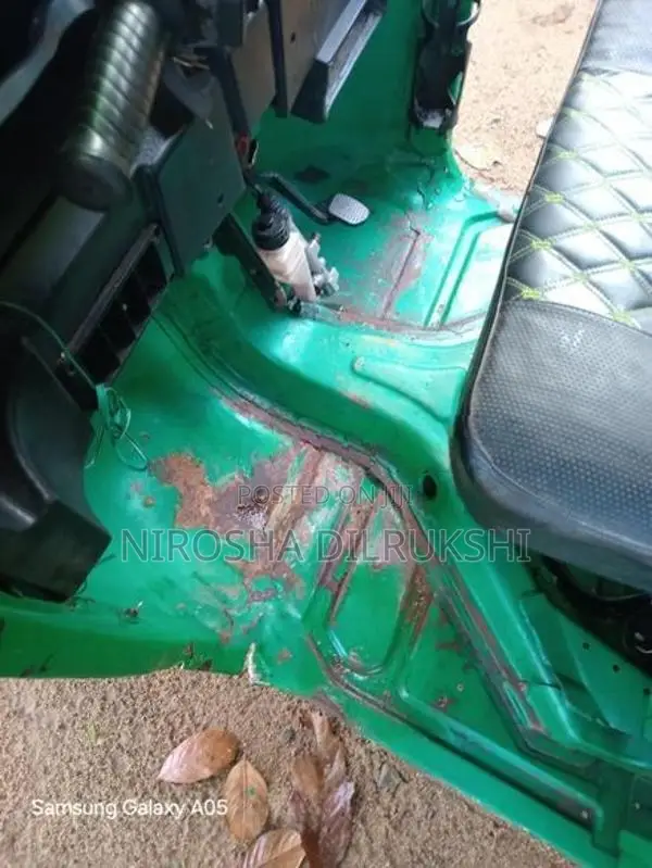 Bajaj RE Tree Wheel 2014