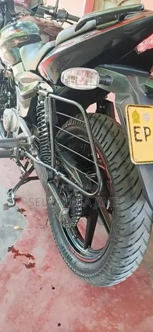 Bajaj Pulsar 180 2017
