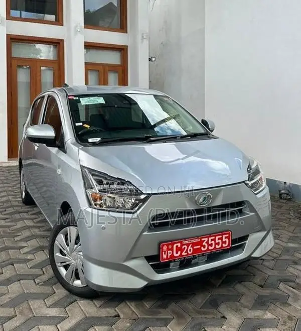 Daihatsu Mira ES 2025