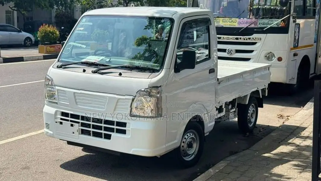 Nissan Clipper NT100 2023