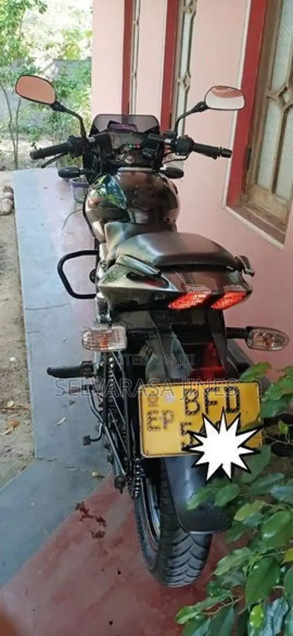 Bajaj Pulsar 180 2017