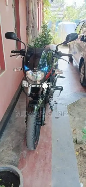 Bajaj Pulsar 180 2017