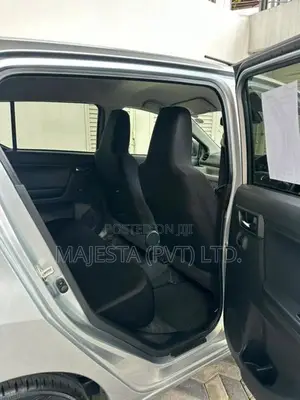 Daihatsu Mira ES 2025