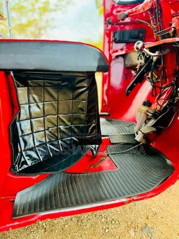 Bajaj RE Three Wheel 2000