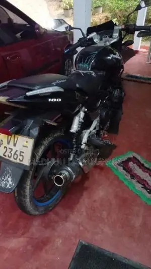 Bajaj Pulsar 180 2010