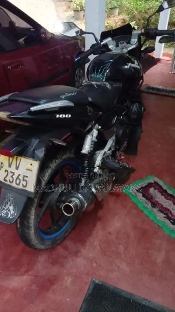 Bajaj Pulsar 180 2010