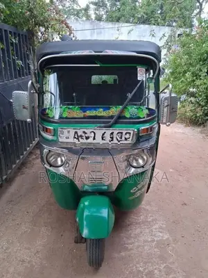 Bajaj RE Three Wheeler 2017