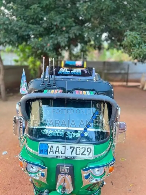 Bajaj RE 2013