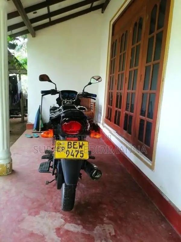 Bajaj Platina 100 2017